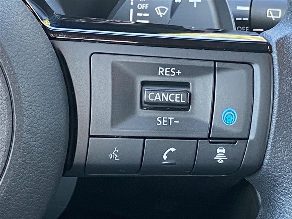 Used 2023 Nissan Rogue SV image 7