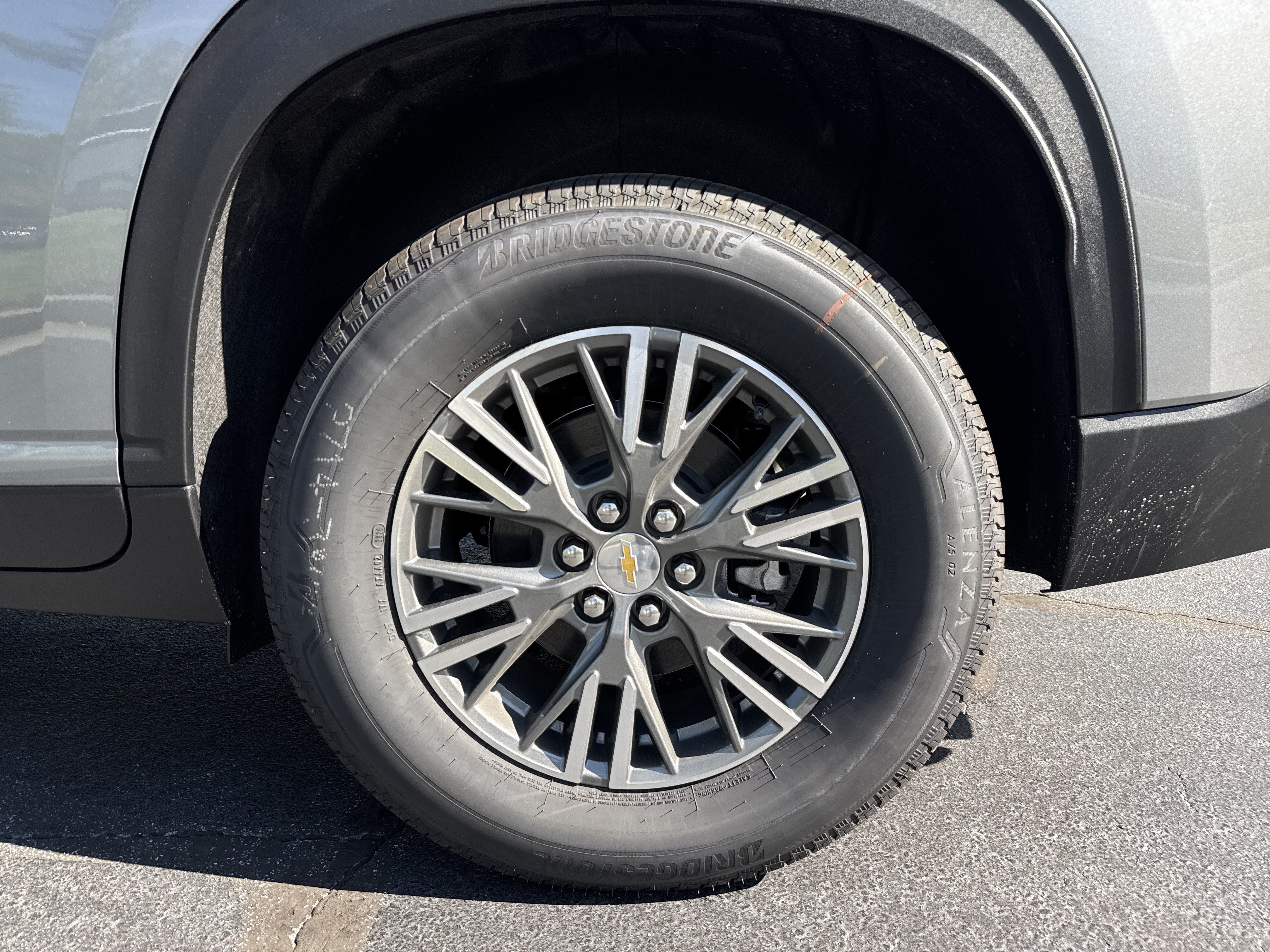 New 2027 Chevrolet Traverse LT FWD image 19