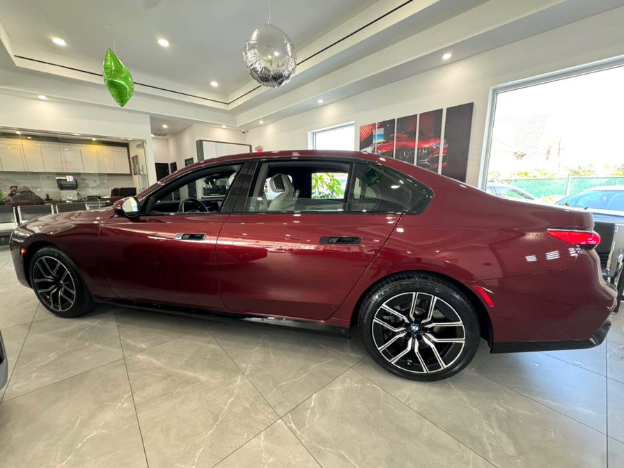 Used 2023 BMW 760i xDrive w/ Executive Package image 4