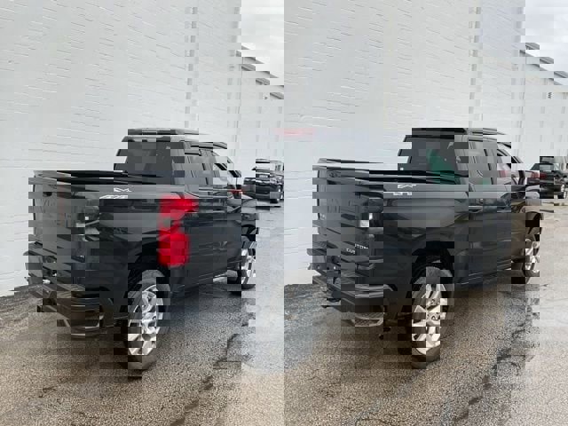 Used 2024 Chevrolet Silverado 1500 Custom image 4