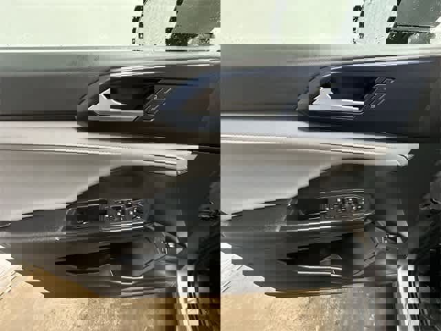 Certified 2023 Volkswagen Taos SE image 17