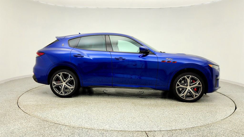 Used 2022 Maserati Levante Trofeo image 4