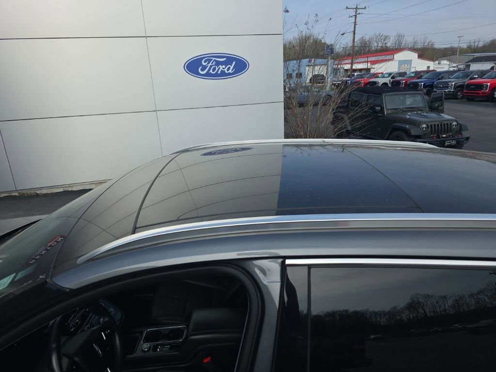 Used 2022 Lincoln Corsair AWD w/ Premium Package image 27