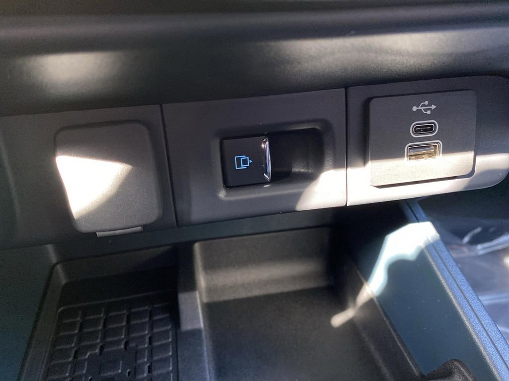 New 2025 Ford Maverick Lariat w/ Black Appearance Package image 30