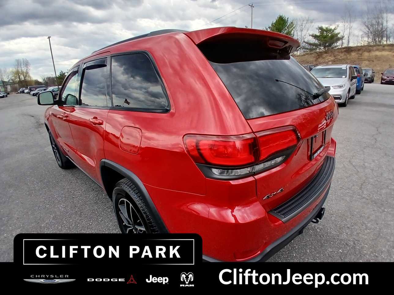 Used 2019 Jeep Grand Cherokee Trailhawk w/ Trailhawk Luxury Group AWD/4WD image 5