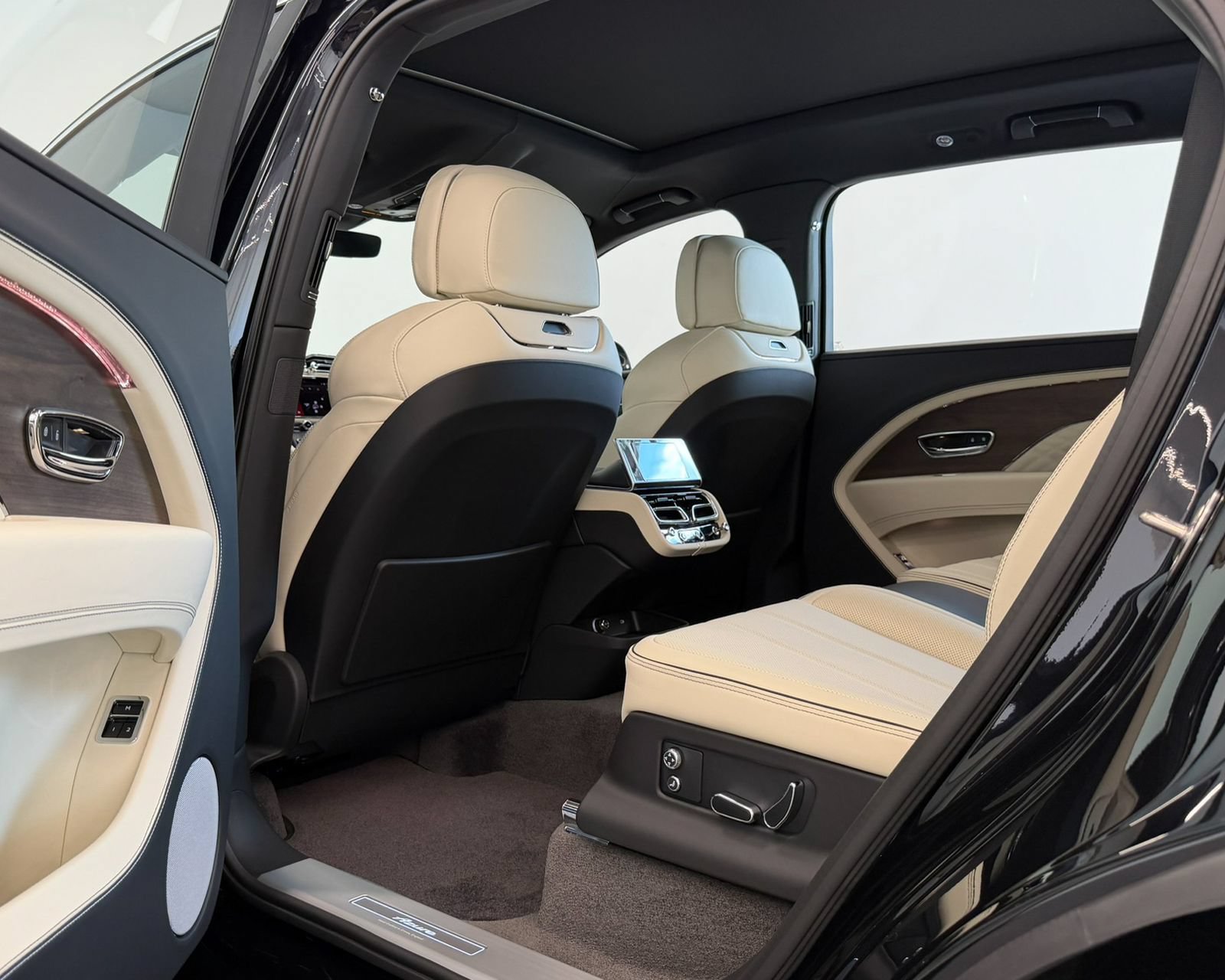 New 2026 Bentley Bentayga Extended Wheelbase AWD/4WD image 51