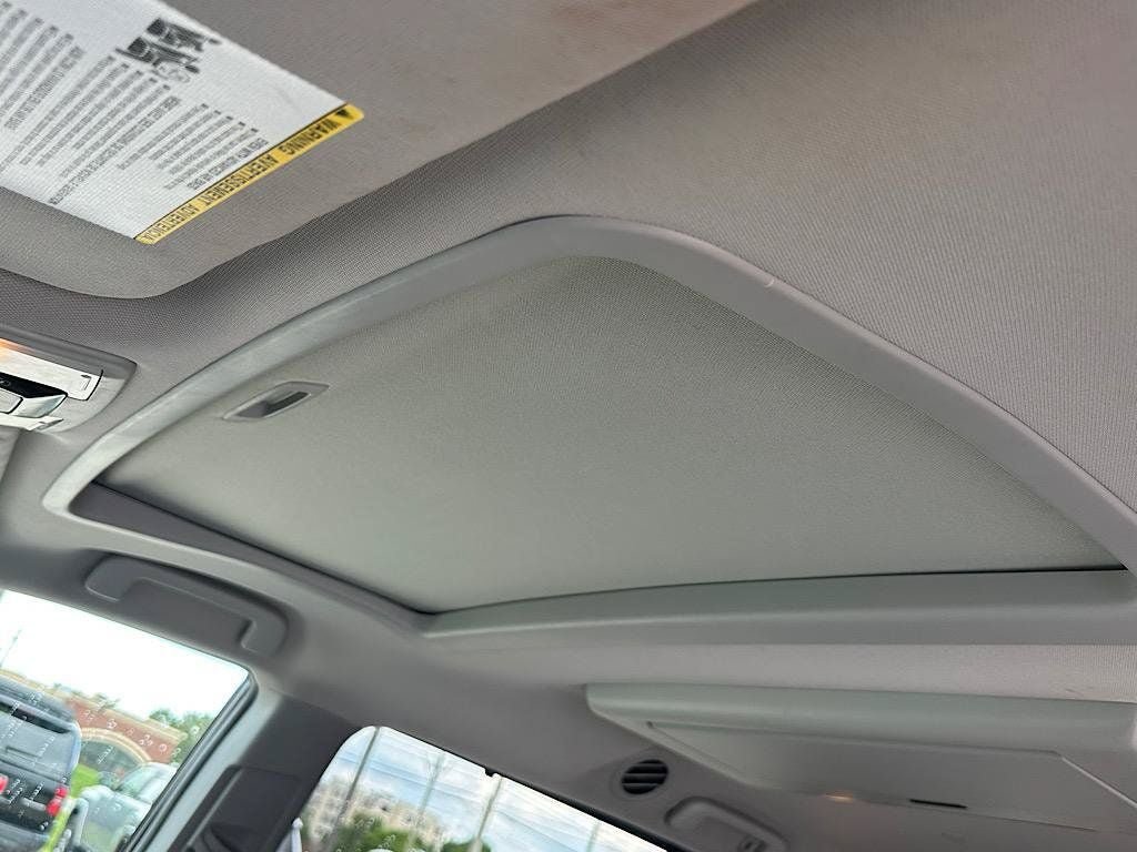 Used 2017 Toyota Sienna XLE Premium FWD image 17