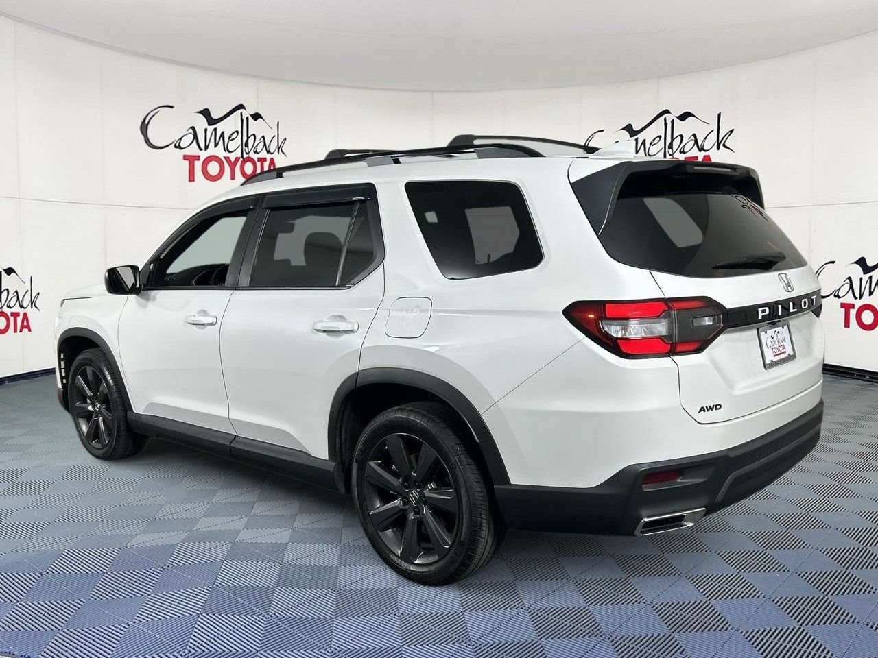 Used 2025 Honda Pilot Sport image 6