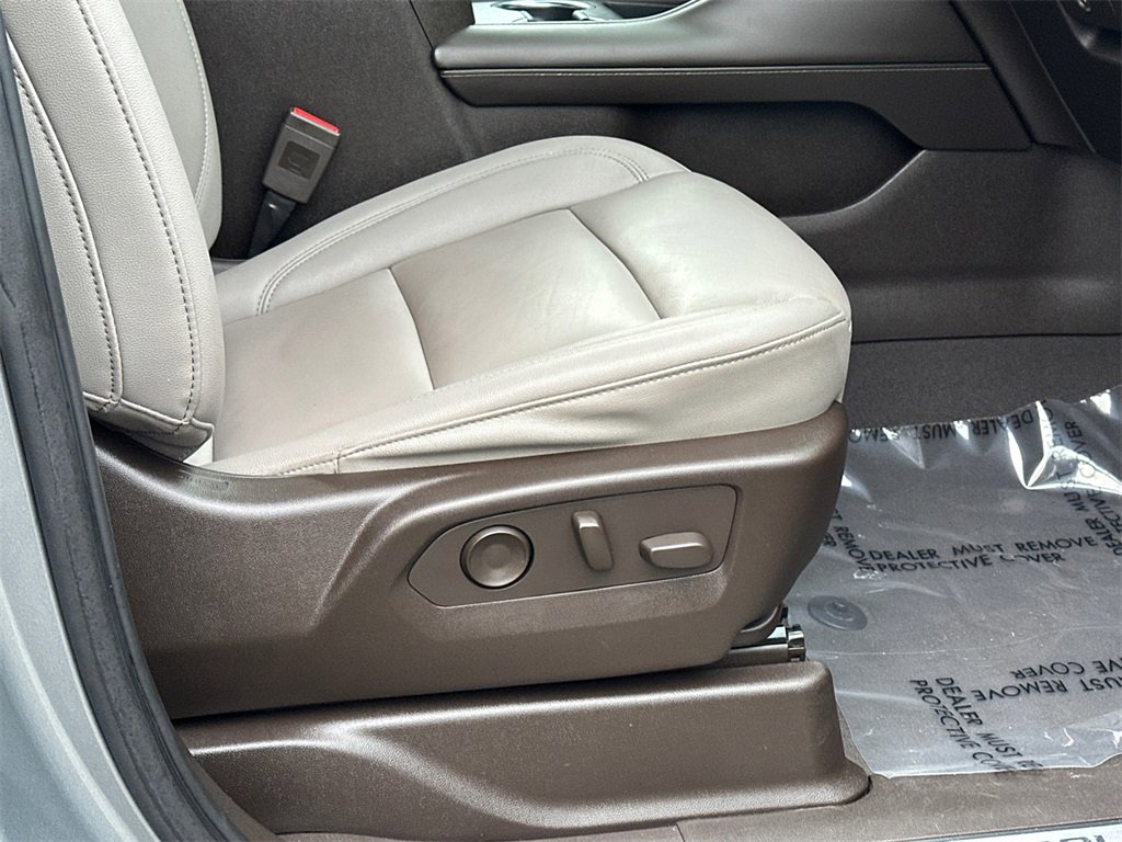 Used 2023 Chevrolet Suburban LT image 7