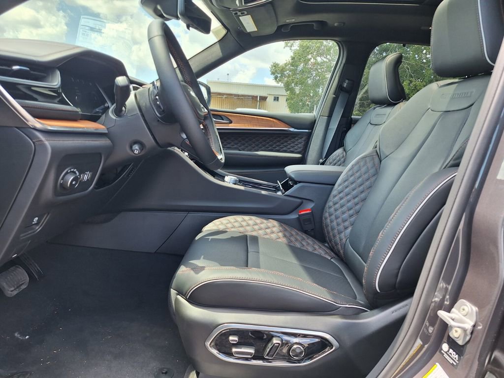New 2025 Jeep Grand Cherokee L Summit image 13