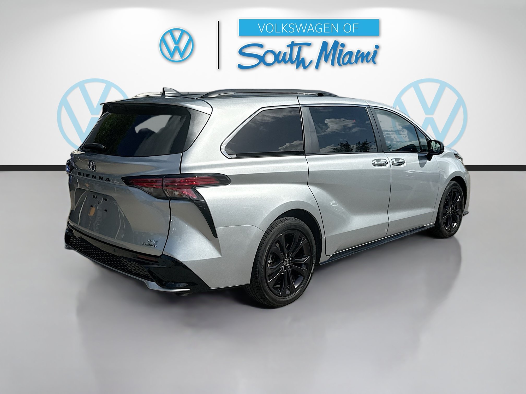 Used 2022 Toyota Sienna XSE FWD image 7
