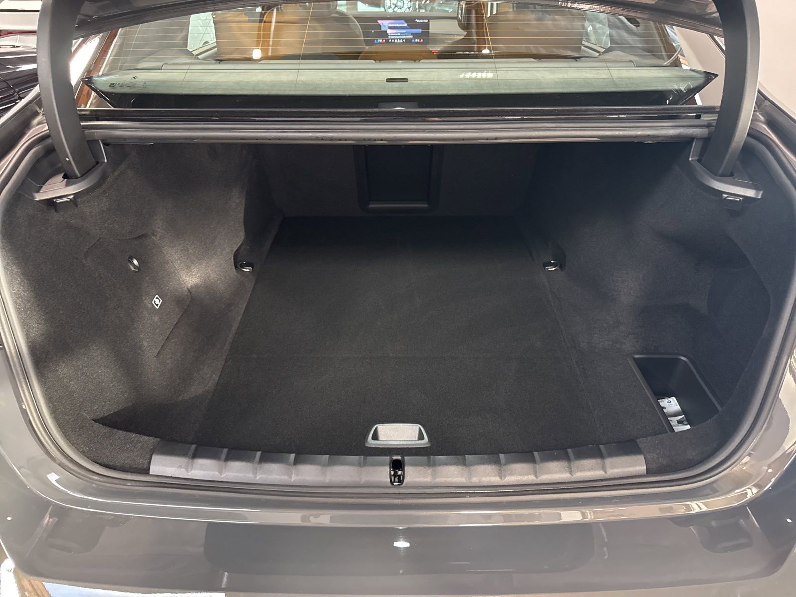 Used 2025 BMW i7 xDrive60 image 30