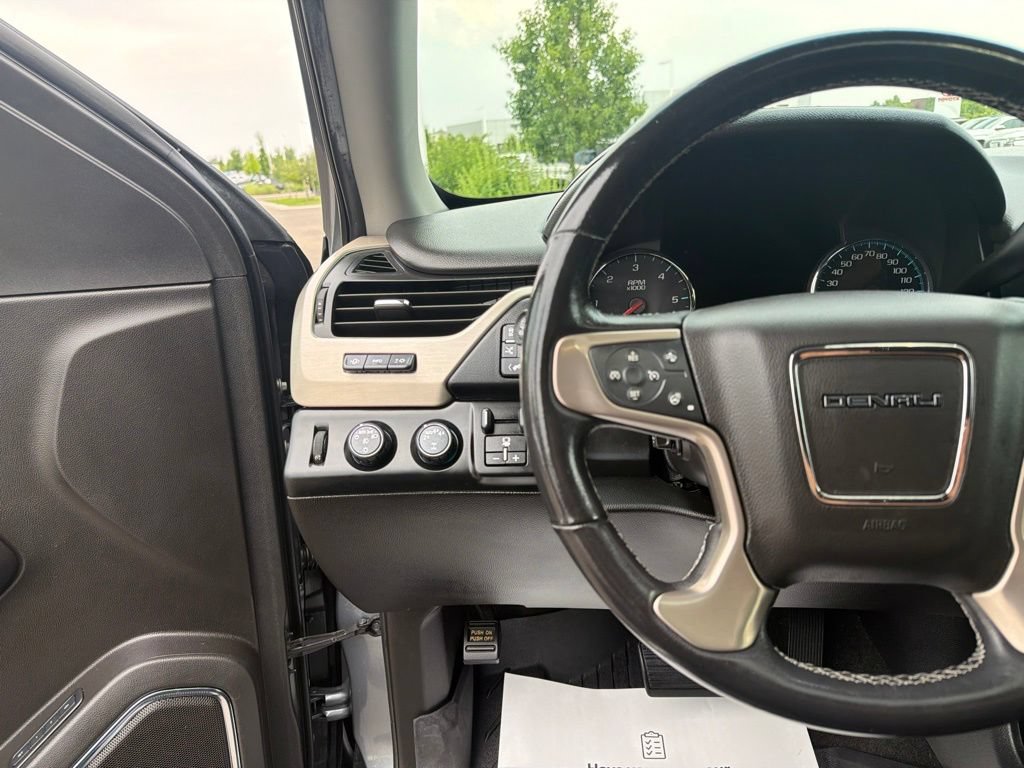 Used 2018 GMC Yukon Denali w/ Denali Ultimate Package AWD/4WD image 25