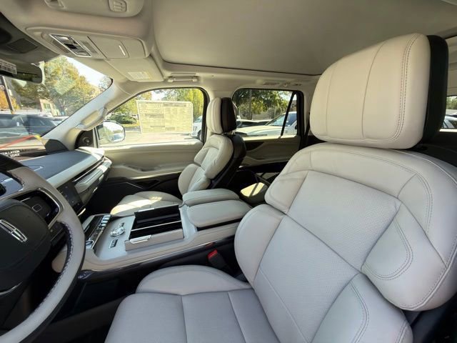 New 2025 Lincoln Navigator Reserve image 10