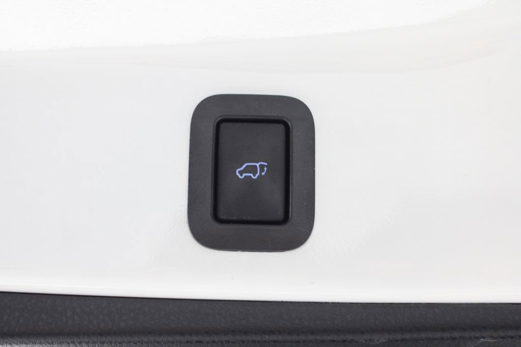 Used 2017 Toyota Highlander XLE image 18