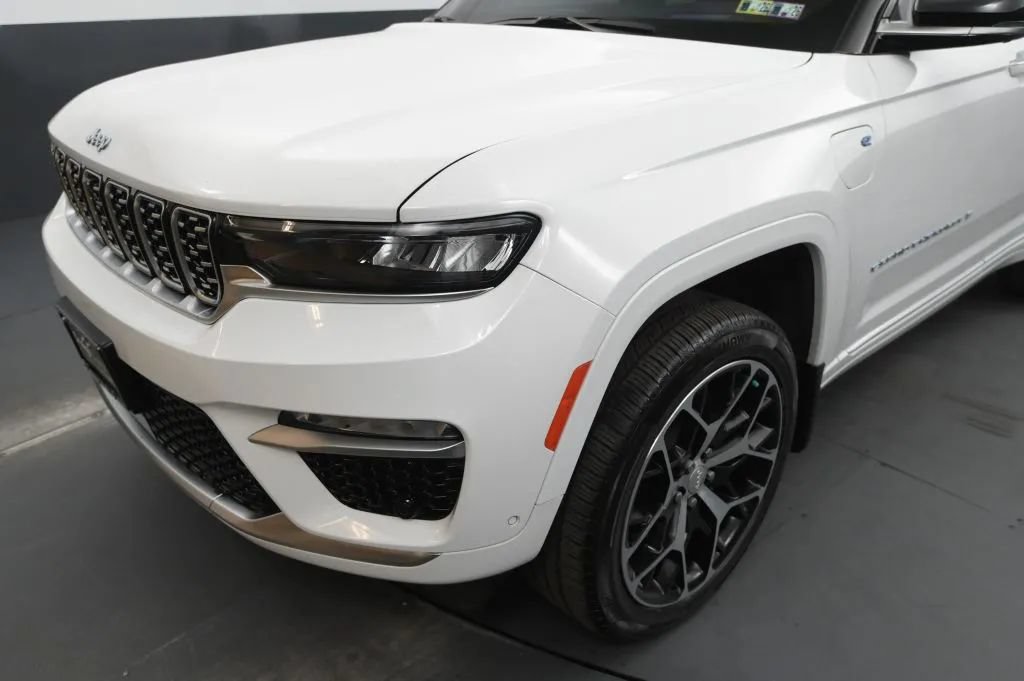 Used 2022 Jeep Grand Cherokee Summit AWD/4WD image 10