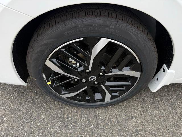 New 2025 Nissan Versa SR w/ Trunk Package FWD image 9