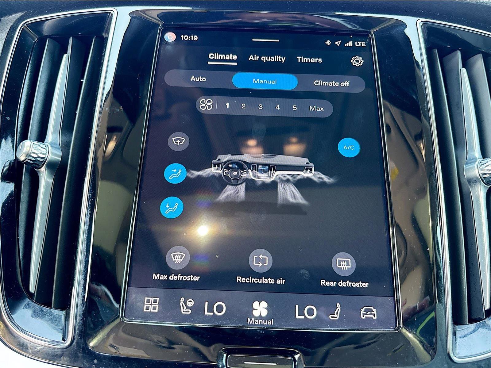 Used 2025 Volvo V60 B5 Cross Country Plus image 16