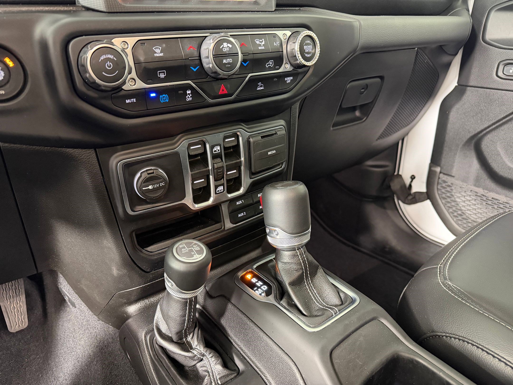 Used 2022 Jeep Wrangler Unlimited Sahara image 16