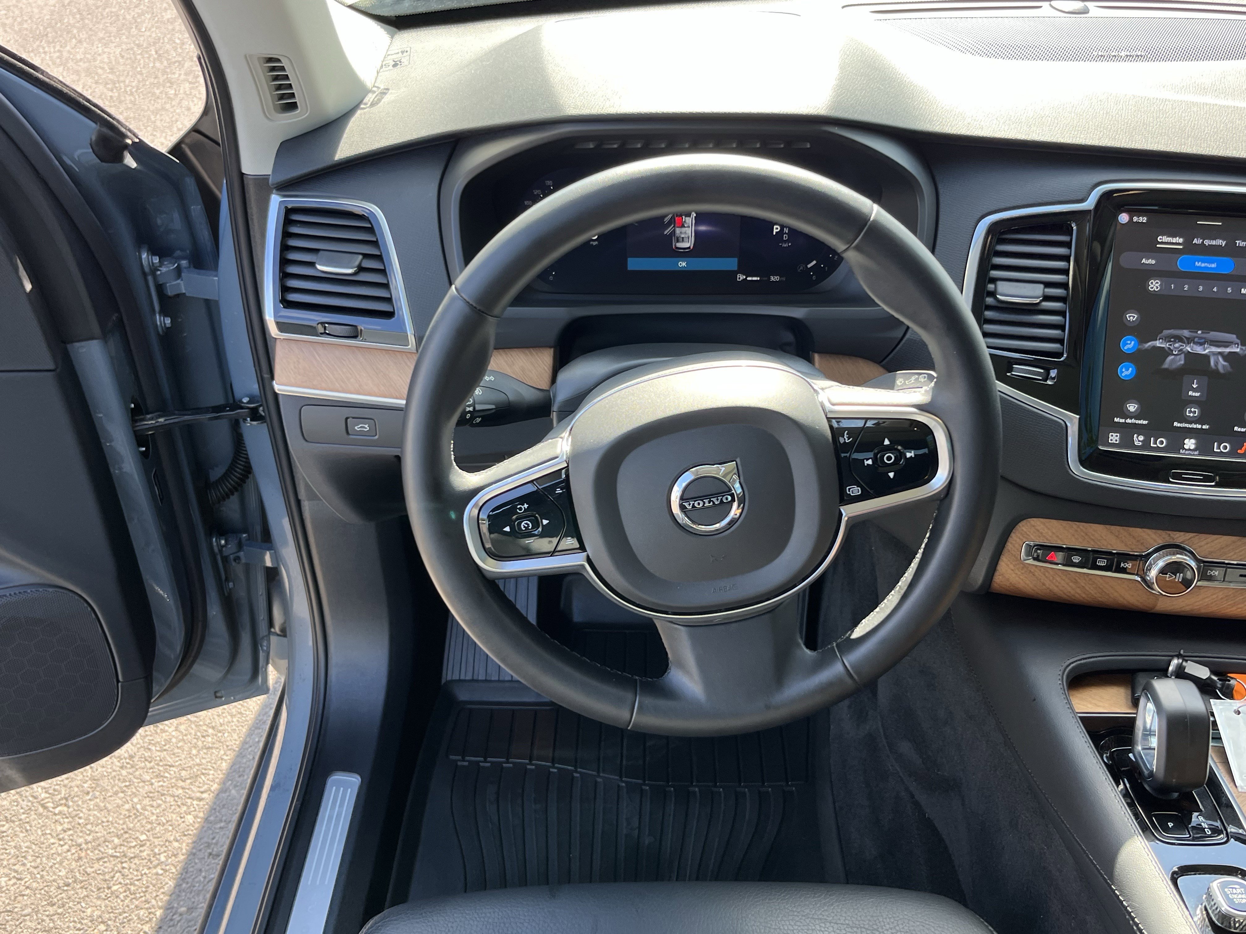 Used 2023 Volvo XC90 B6 Plus w/ Protection Package Premier AWD/4WD image 12