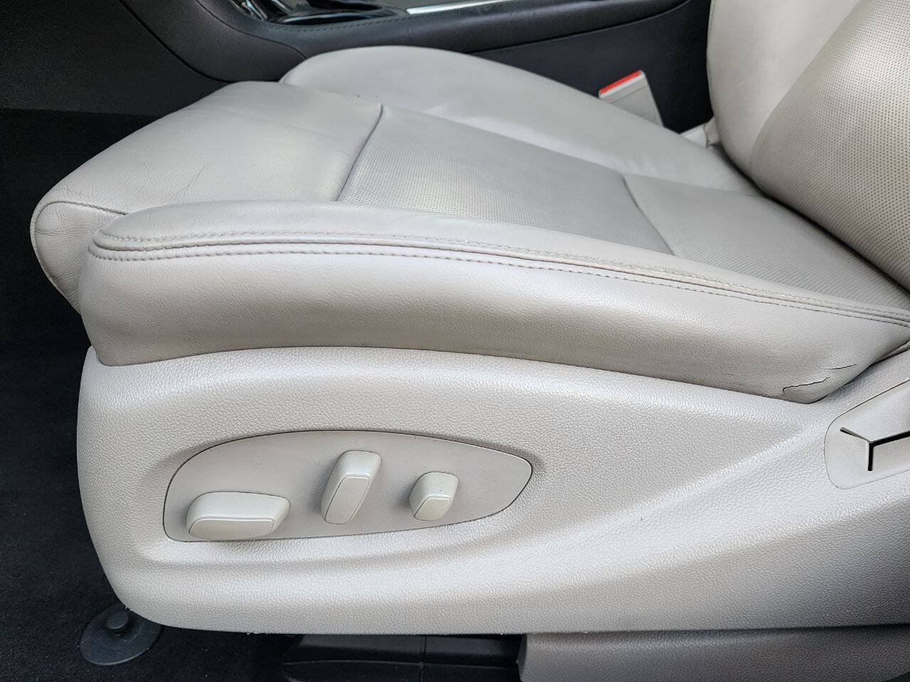 Used 2013 Cadillac ATS Luxury w/ Cold Weather Package RWD image 38