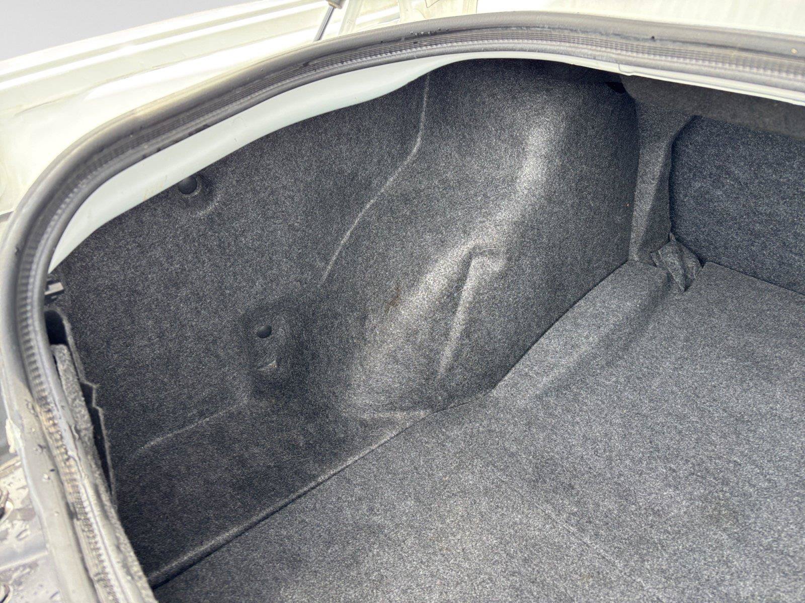 Used 2015 Dodge Challenger R/T Plus RWD image 38