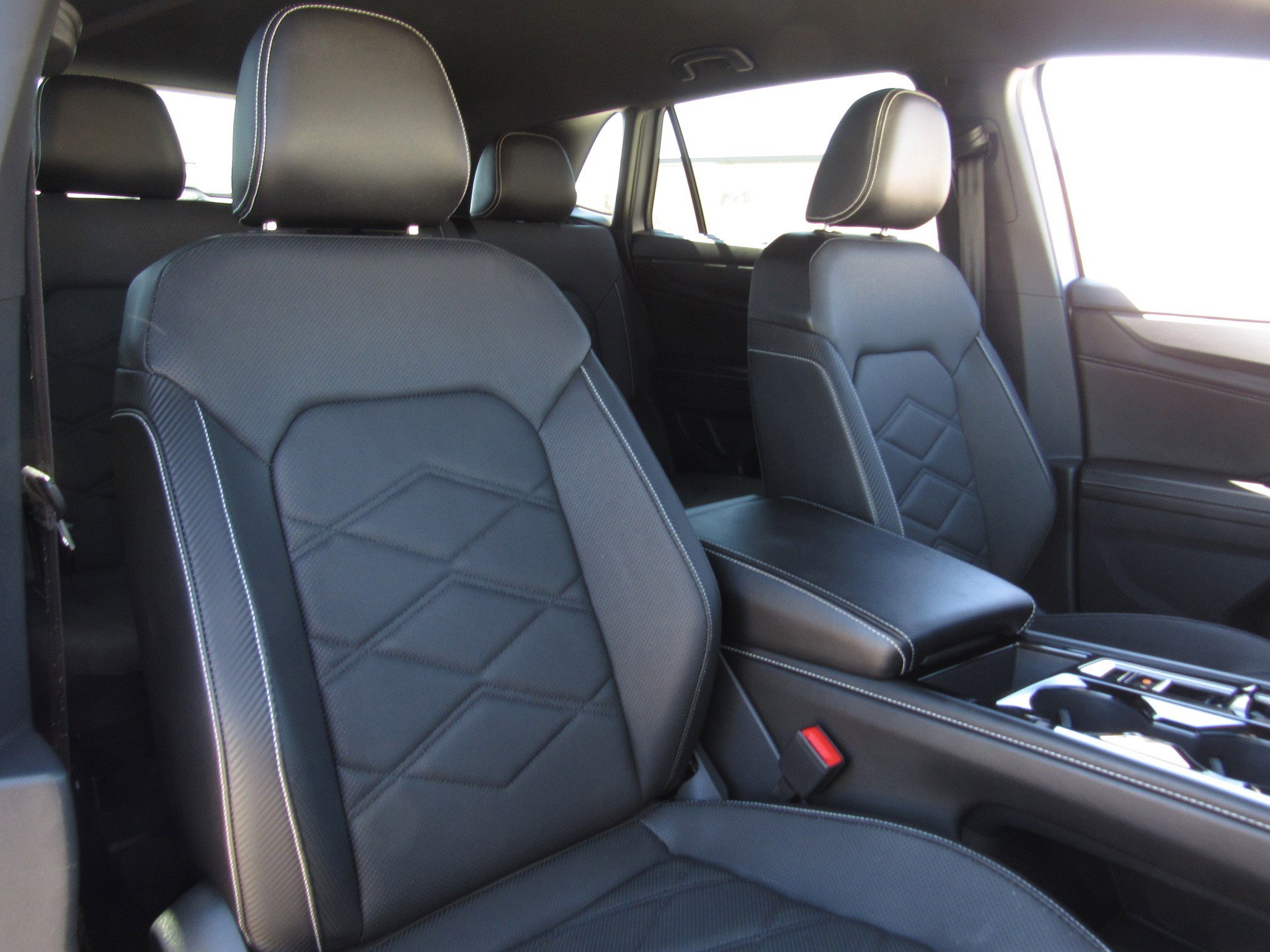 Used 2025 Volkswagen Atlas Cross Sport SE AWD/4WD image 10