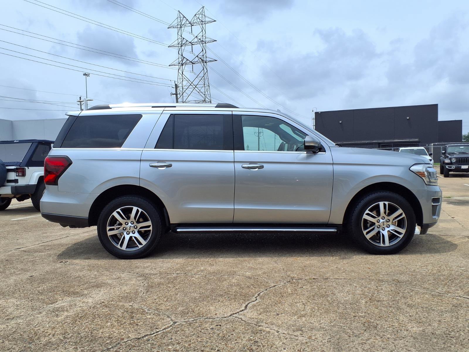 Used 2023 Ford Expedition Limited RWD image 11