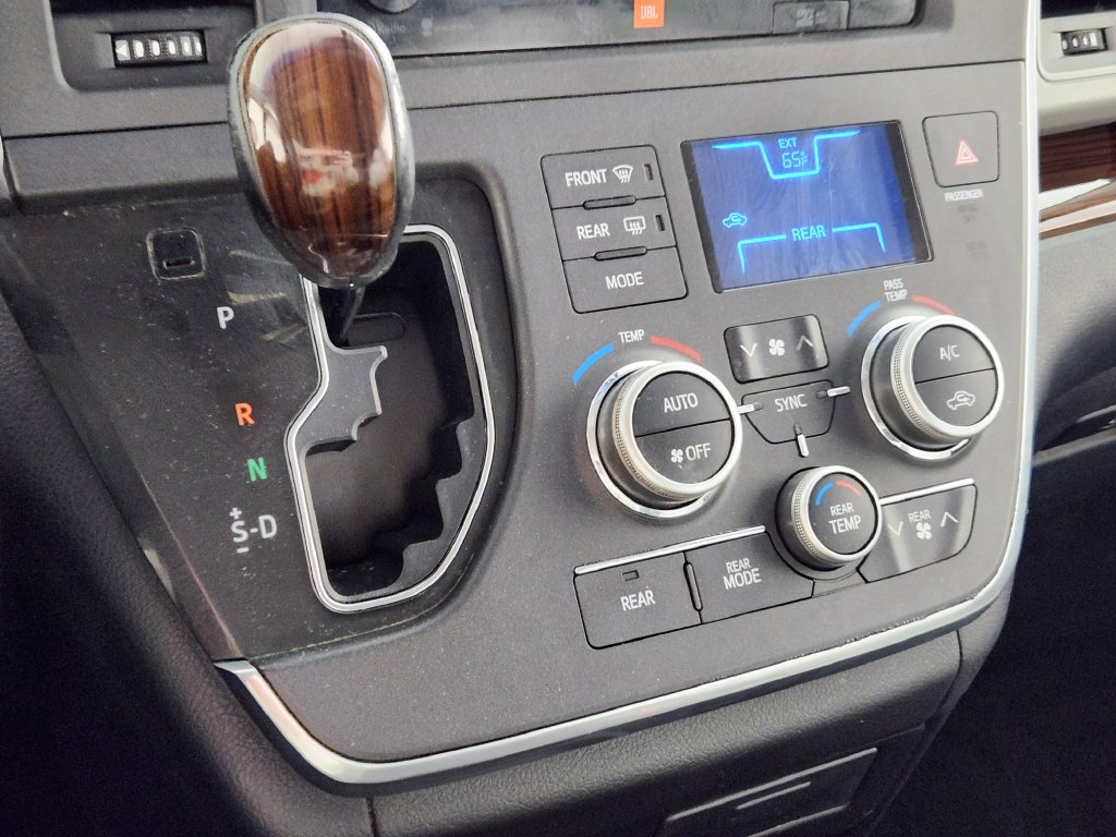 Used 2015 Toyota Sienna Limited Premium AWD/4WD image 24