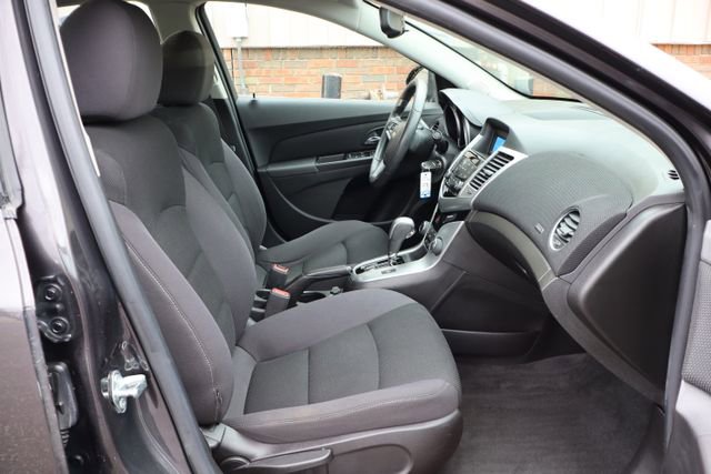 Used 2015 Chevrolet Cruze LT image 34