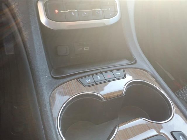 Used 2022 GMC Acadia SLE w/ Driver Convenience Package image 16