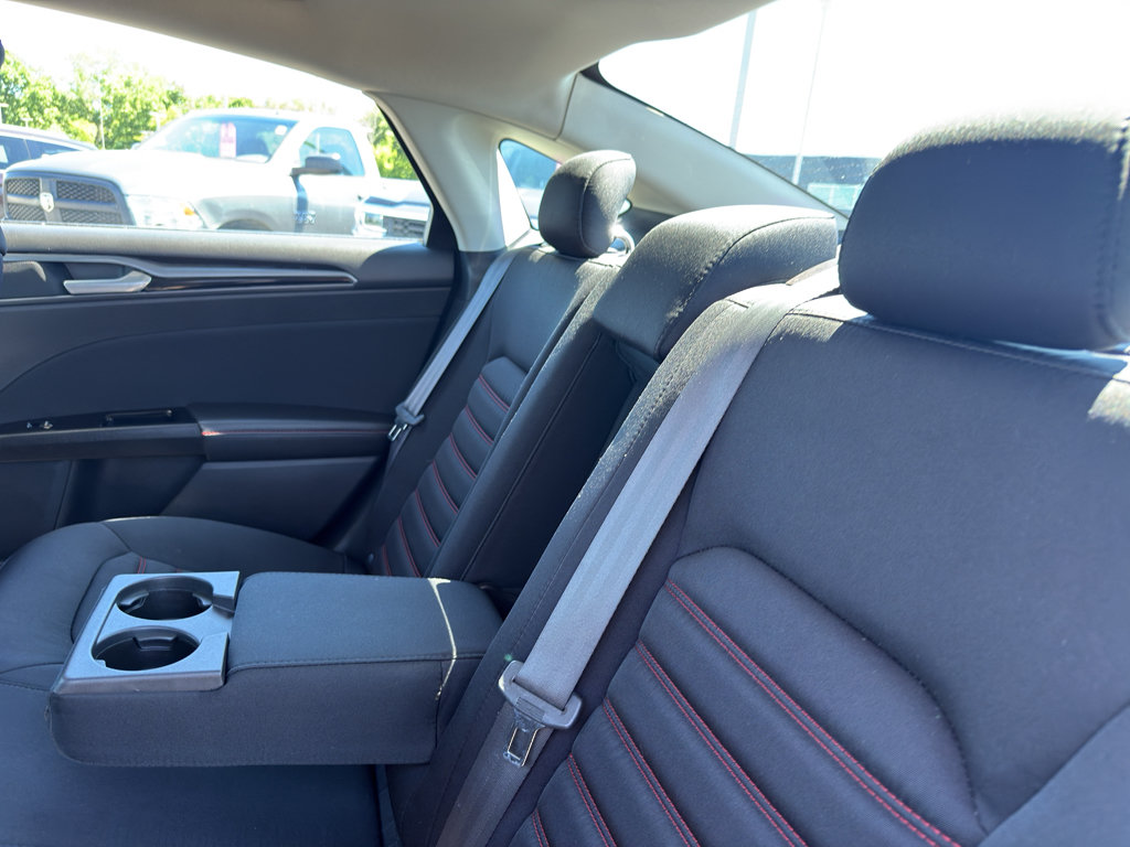 Used 2015 Ford Fusion SE w/ Equipment Group 201A FWD image 33