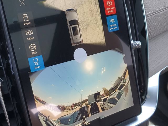 New 2026 Volvo XC90 B5 Plus w/ Protection Package Premier AWD/4WD image 17