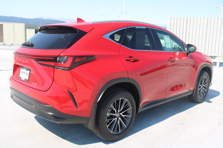 Used 2025 Lexus NX 250 FWD w/ Premium Package image 3
