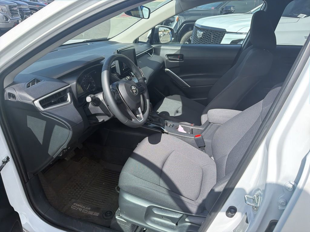 Used 2024 Toyota Corolla Cross LE FWD image 8