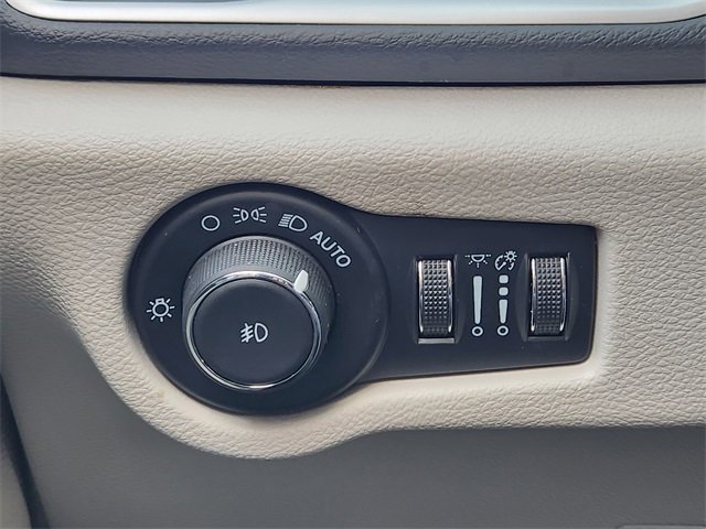 Used 2024 Chrysler Pacifica Touring-L image 20