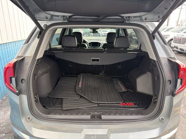 Used 2024 GMC Terrain SLT w/ Infotainment Package II image 4