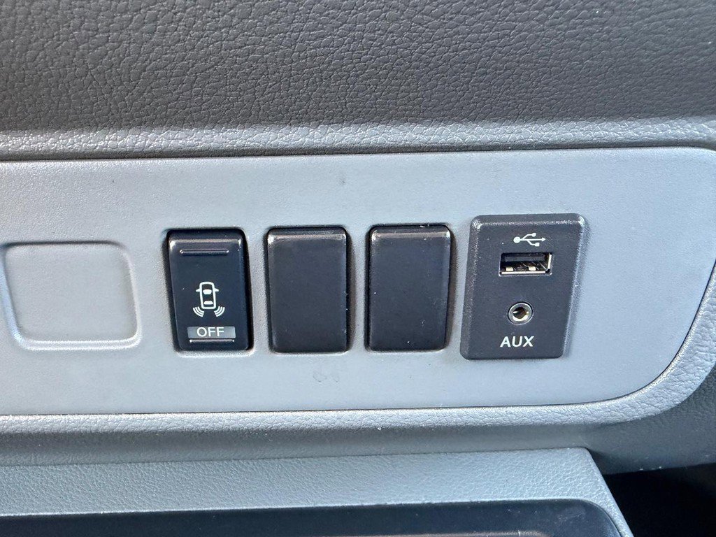 Used 2019 Nissan NV 3500 SL w/ Back Door Glass Package image 45