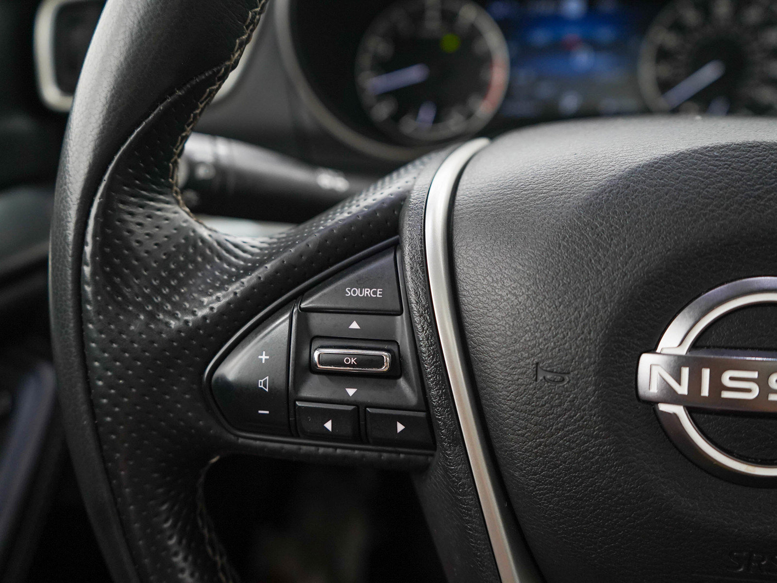 Used 2023 Nissan Maxima SL FWD image 19