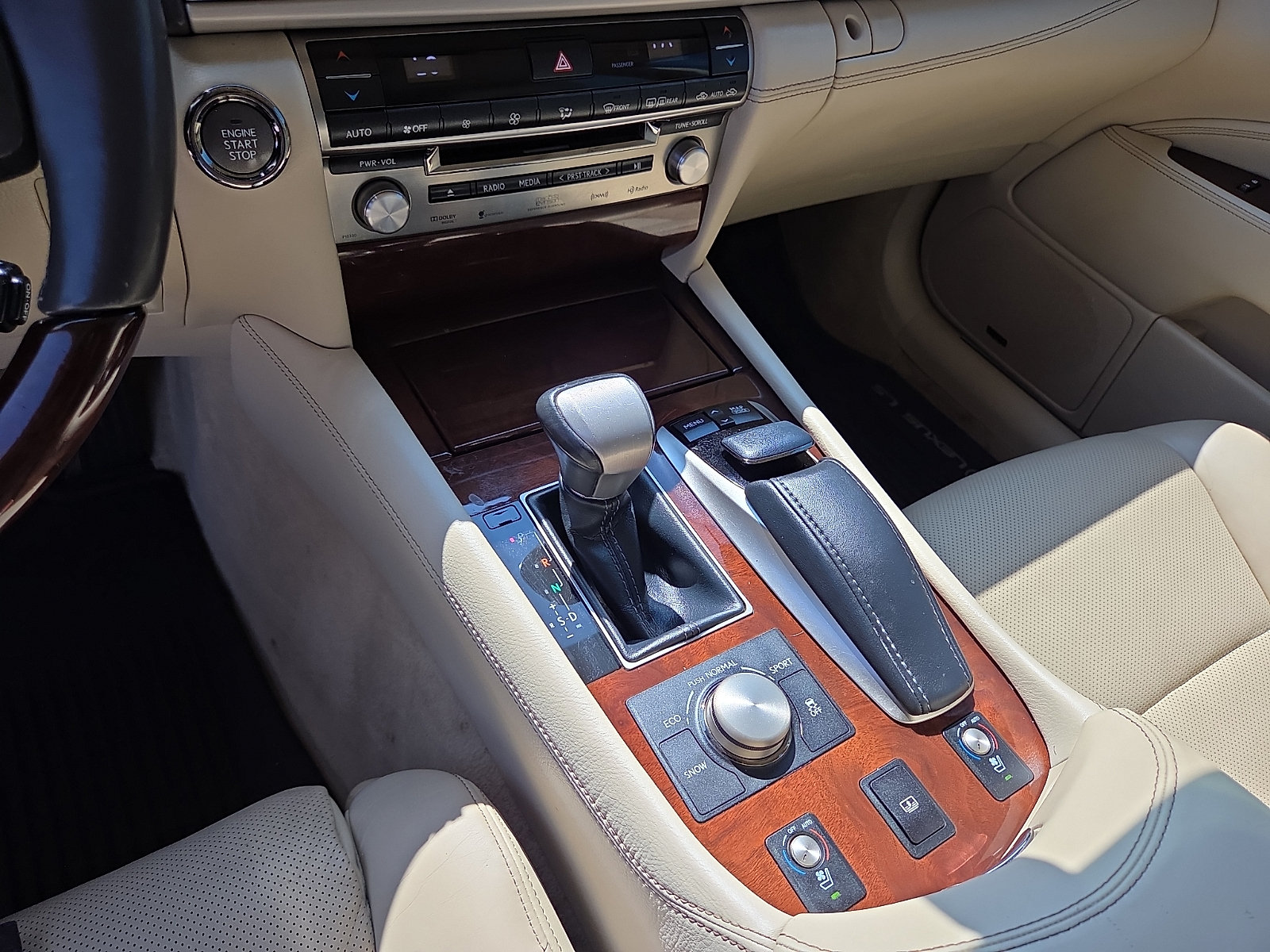 Used 2013 Lexus LS 460 w/ Comfort Pkg RWD image 25