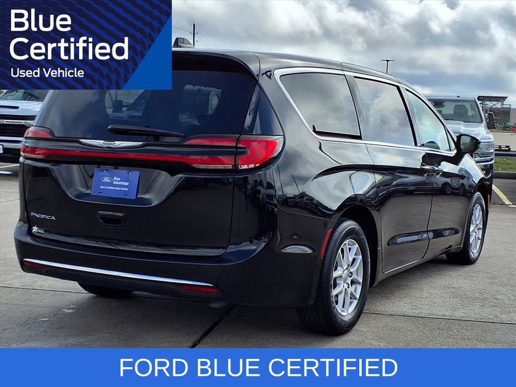 Used 2024 Chrysler Pacifica Touring-L FWD image 2