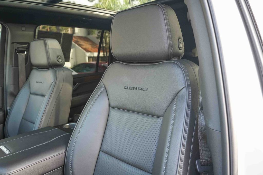 Used 2025 GMC Yukon XL Denali w/ Sun & Power Step Package image 27