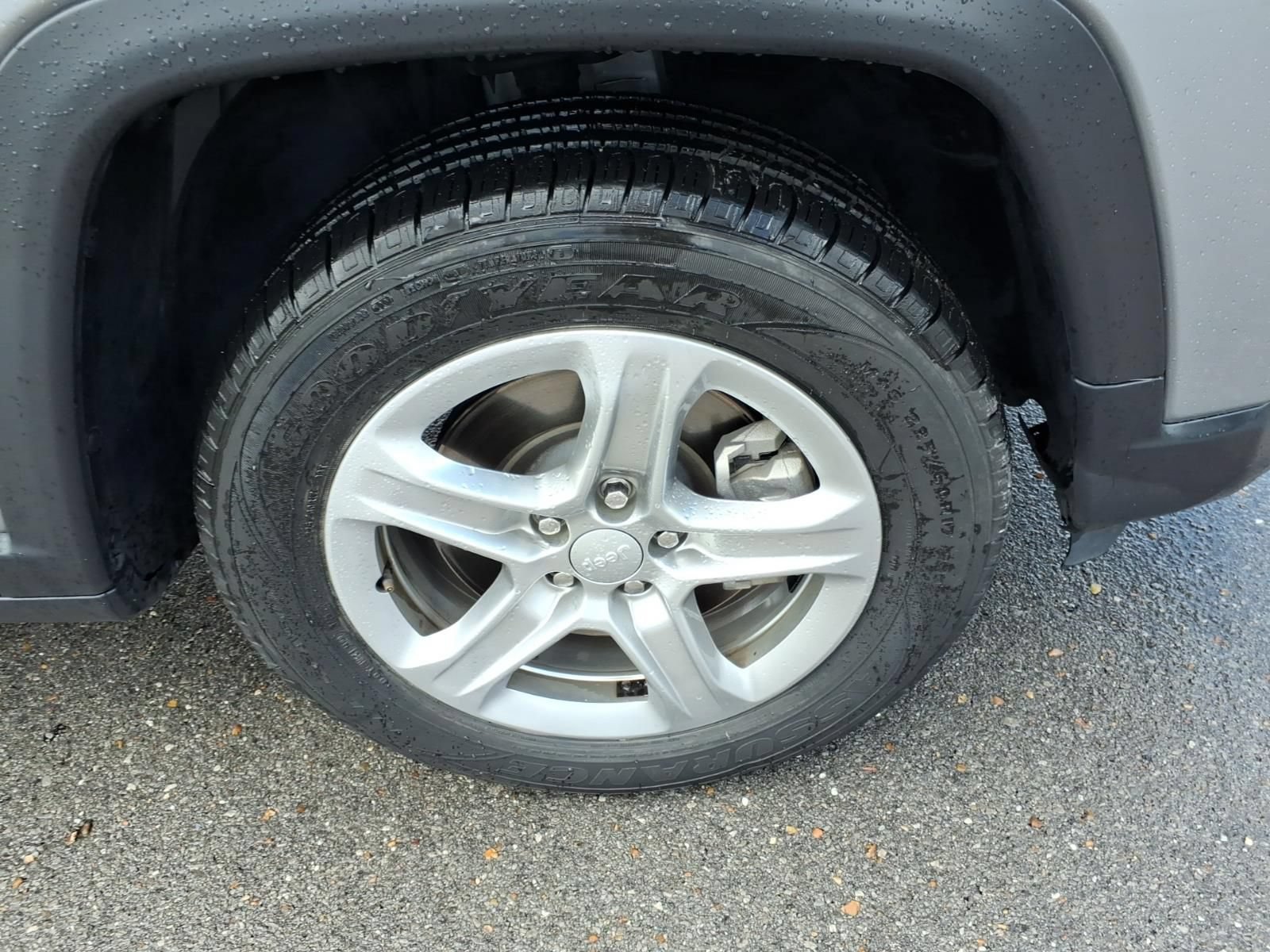 Used 2024 Jeep Compass Latitude AWD/4WD image 7