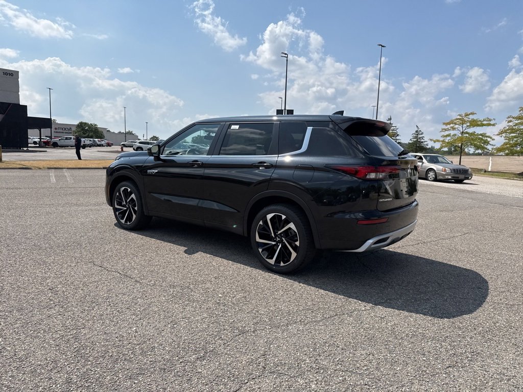 New 2025 Mitsubishi Outlander SE image 11