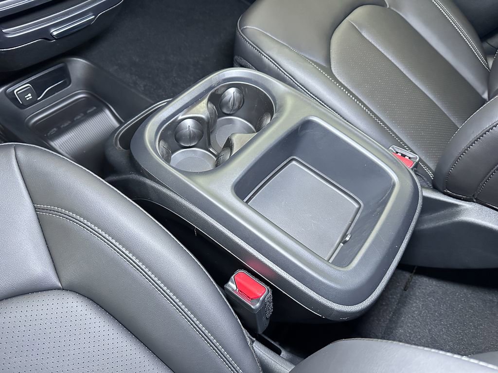 New 2026 Chrysler Pacifica Select AWD/4WD image 38