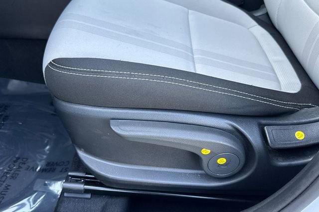 Used 2025 Hyundai Venue SEL FWD image 13