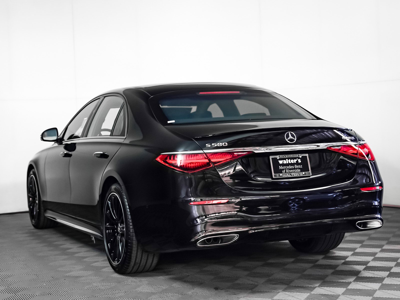 New 2025 Mercedes-Benz S 580 4MATIC Sedan image 2