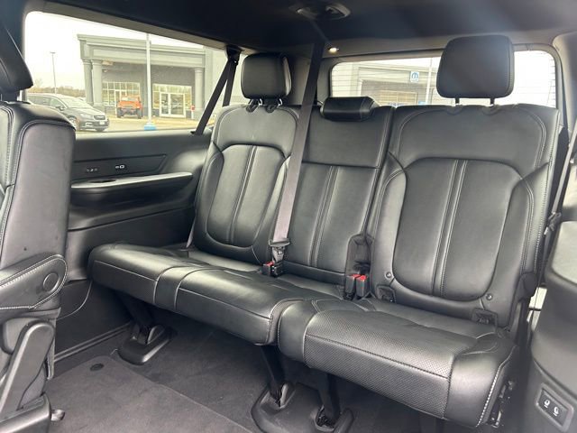 Used 2025 Jeep Wagoneer L Series III AWD/4WD image 15