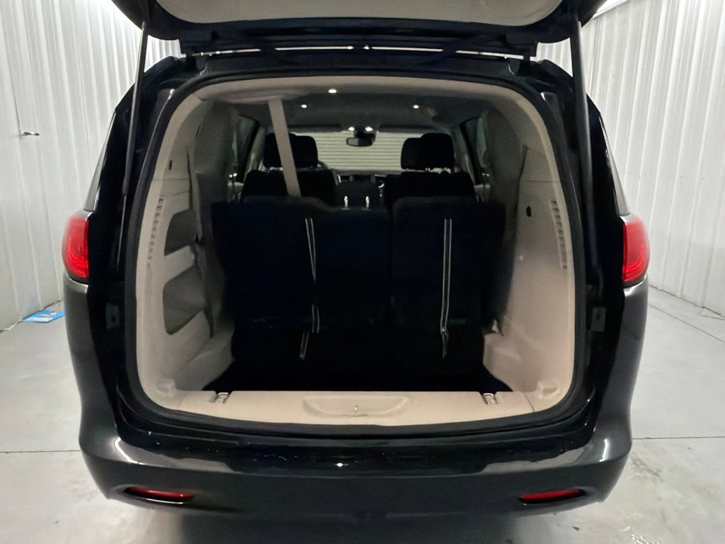 Used 2023 Chrysler Voyager LX FWD image 23