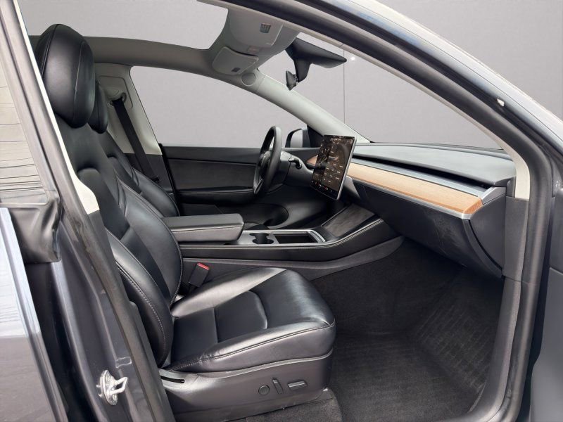 Used 2020 Tesla Model Y Long Range image 13